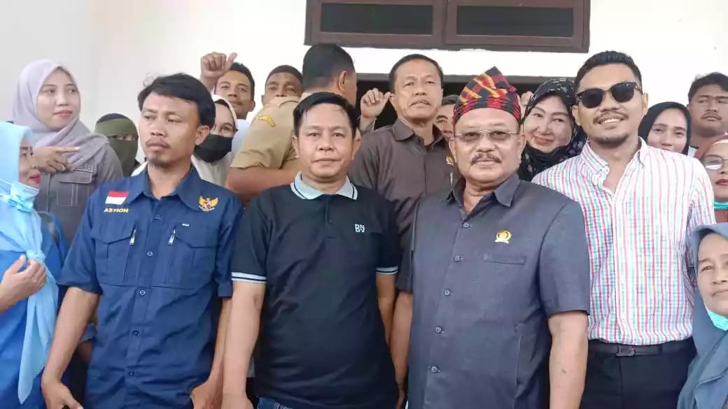 Ketua Komisi III DPRD, H. A.Ginal Sambari, S.Sos, M.Si (pakai blangkong).