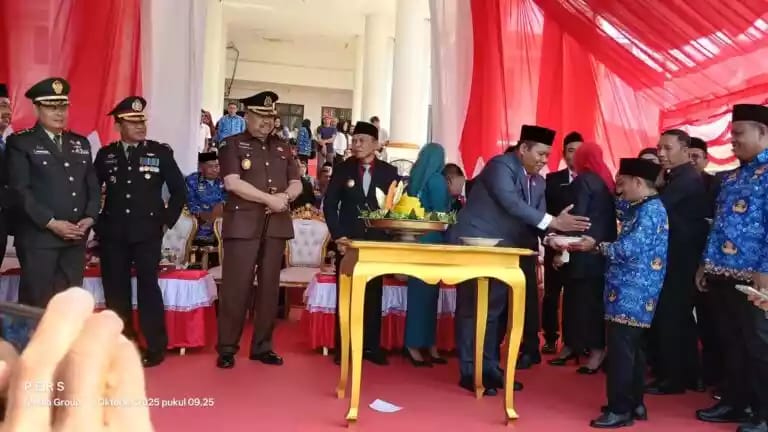 Ikuti Pelantikan 2.927 PPPK, I Made Asmaya Harapkan Pelayanan Maksimal