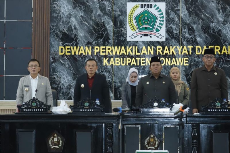 Bupati Konawe, H. Yusran Akbar (Kiri), Ketua DPRD Konawe, I Made Asmaya (Kanan).