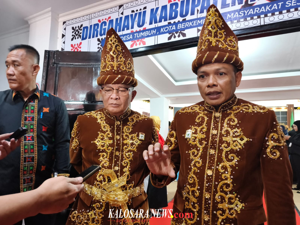 Bupati Konawe H. Yusran Akbar (Kanan), Wakil Bupati Konawe H. Syamsul Ibrahim (Kiri) usai mengikuti rapat paripurna HUT Konawe ke 66 tahun. Selasa, 03 Maret 2026/ foto : Ilfa