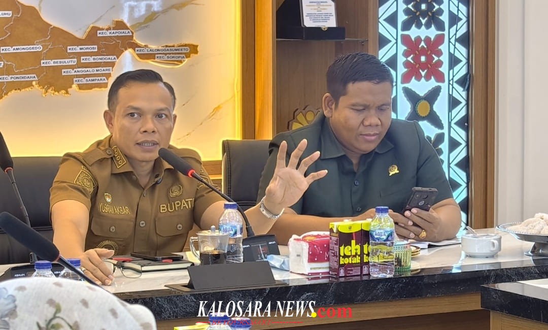Bupati Konawe , Yusran Akbar (Kiri). Ketua DPRD, I made Asmaya (Kanan)