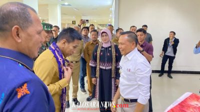 Bupati Konawe Yusran Akbar Sambut Wamendagri di Bandara Haluoleo dalam Rangka Temu Karya Nasional