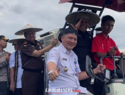 Wamendagri RI, Komjen Pol Akhmad Wiyagus Menghadiri Panen Raya Padi di Kelurahan Mekar Sari